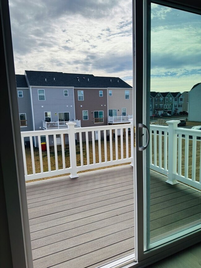 Building Photo - Brand New 4 Bed 3.5 Bath End Unit Townhome in Inwood