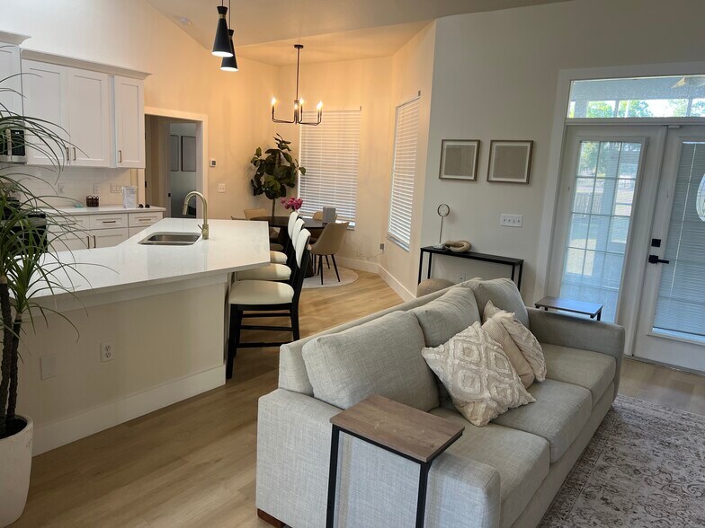 Building Photo - 37015 Waldo Dr