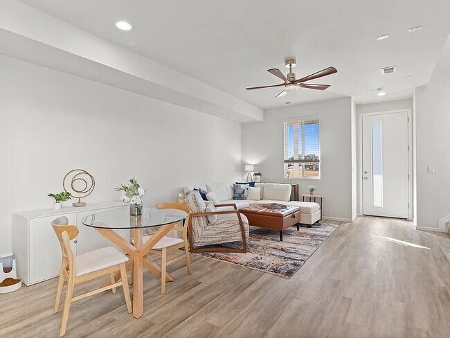 Building Photo - ***Free 75'' 4K TV upon lease execution***...