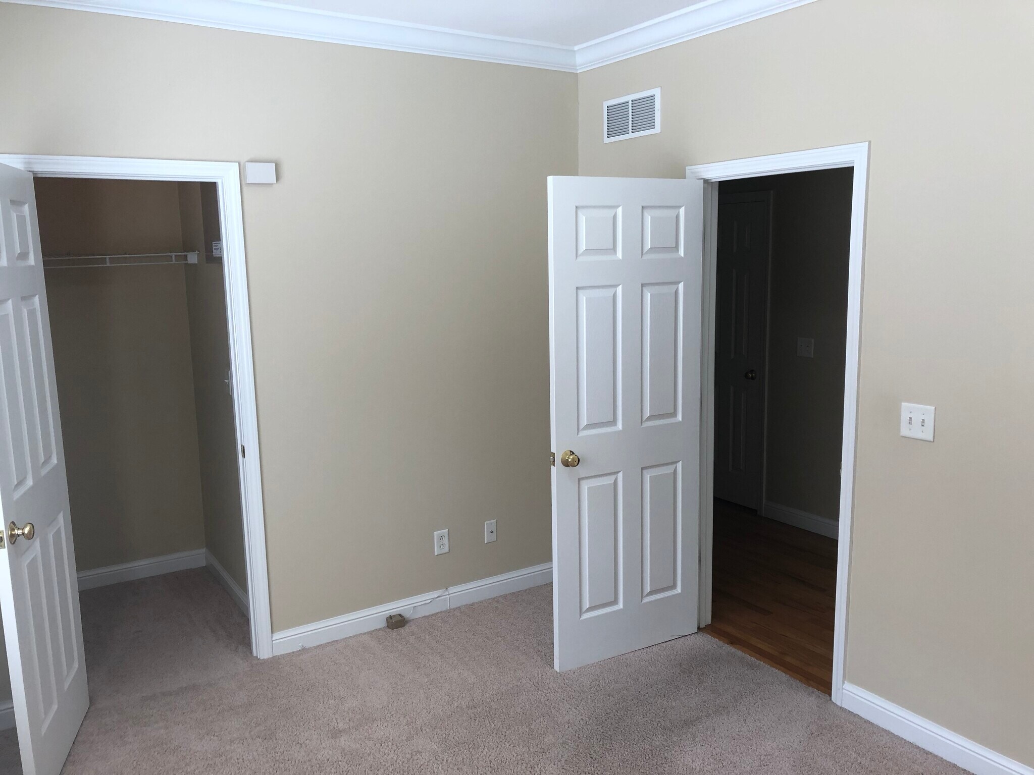 Building Photo - 7338 Amherst Ave