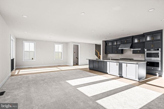 Building Photo - 133 Alroy Rd