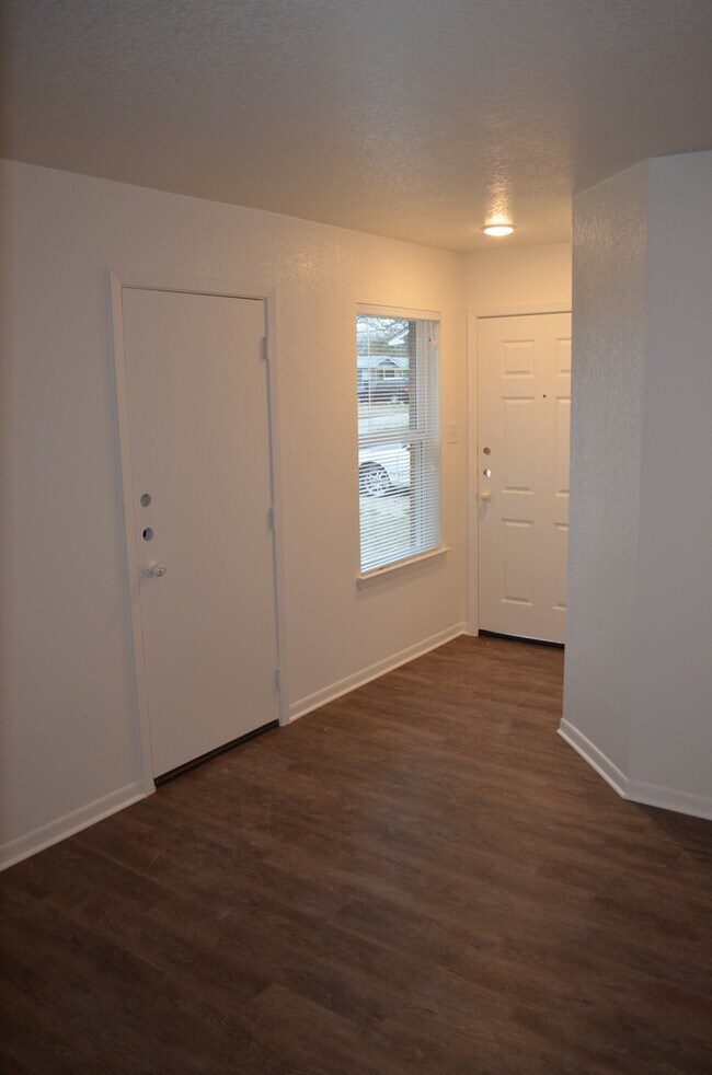 Building Photo - 211 Coby Dr