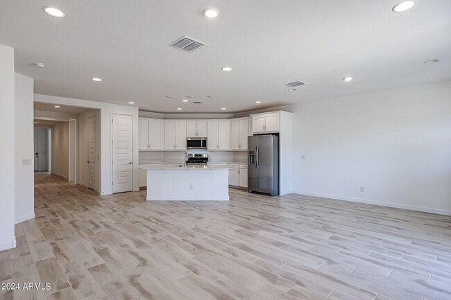 Building Photo - 7682 W Jackrabbit Ln