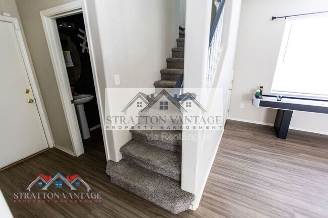 Building Photo - 2185 N Mosley Dr