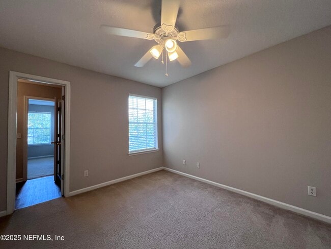 Building Photo - 358 Scrub Jay Dr