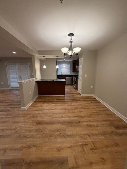 Building Photo - 4179 S Four Mile Run Dr