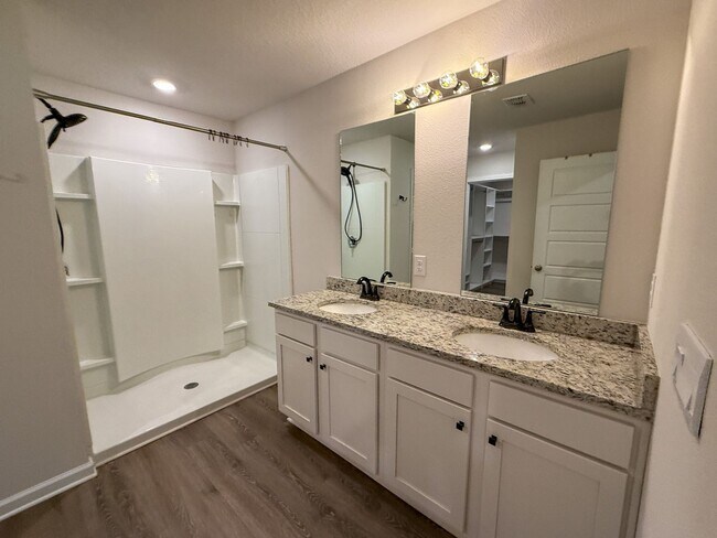 Building Photo - 4 Bedroom 2 Bath Home for Rent in Birch Run Subdivision! Energy Efficient Solar Panels to Help Lo...