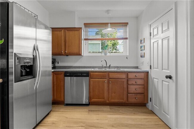 Building Photo - 26-30-30 W Narragansett Ave