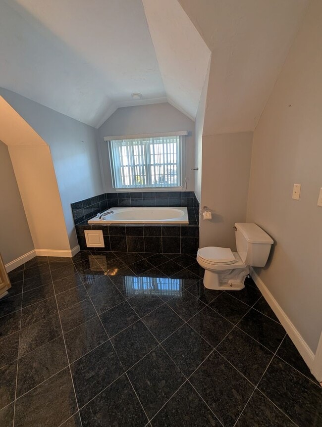 Building Photo - Stunning Lakeside Condo on Lake Quinsigamond – 2 Bed, 2.5 Bath + Garage