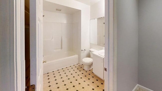 Building Photo - 1316 W Huron St