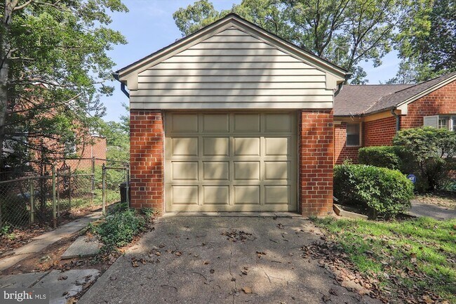 Building Photo - 3303 Winnett Rd