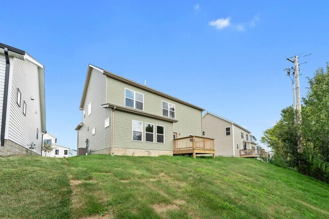 Building Photo - 453 Friendly Ave