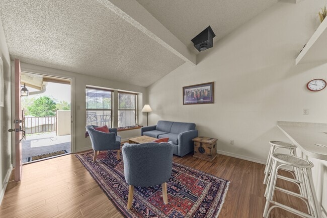 Building Photo - 101 Racquet Dr