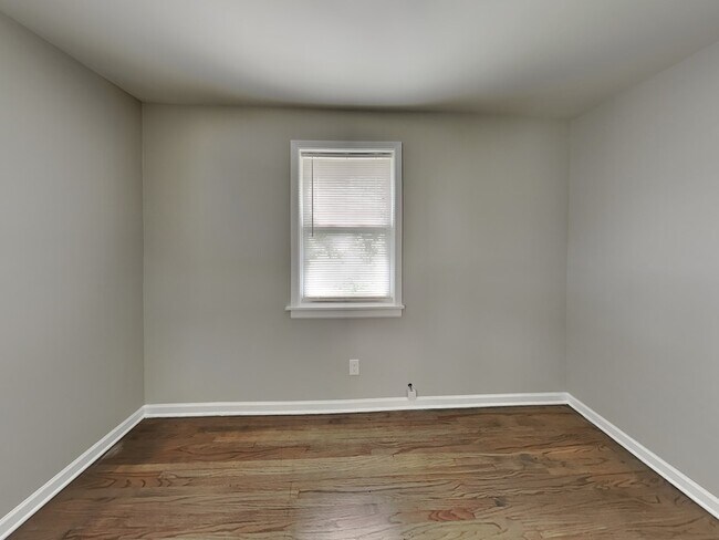 Building Photo - 7745 Madrid Ave