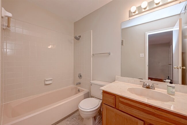 Building Photo - 7597 Cambridge St