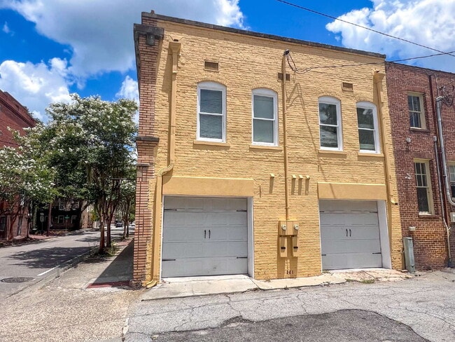 Building Photo - Upscale Historic 3BR/2BA Condo with Rare Garage Parking in the Heart of Downtown Savannah