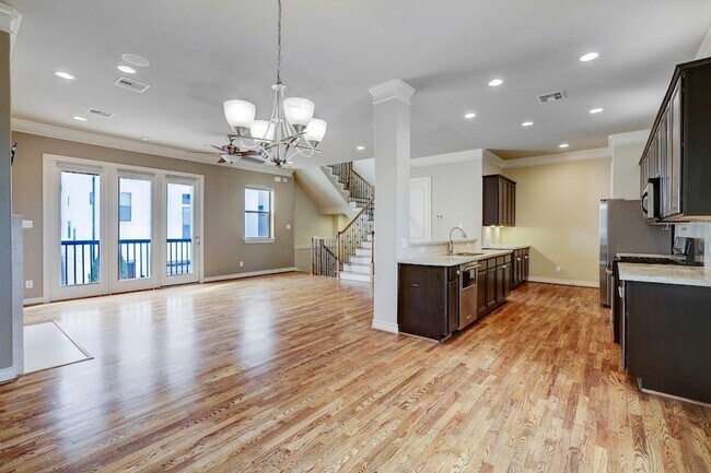 Building Photo - 8906 Lakeshore Bend Dr