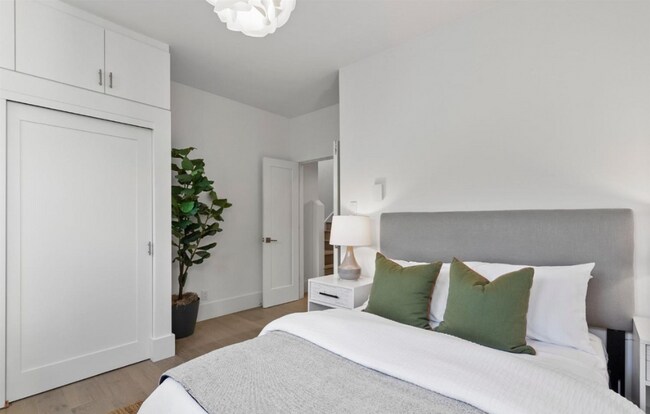 Building Photo - Charming Two Bedroom Condo in Mission Dolores - Please Contact for Showing Availability!