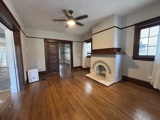 Building Photo - 347 Cottage Ave