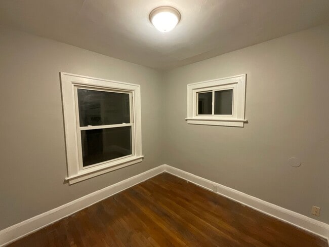 Building Photo - 10012 Greenview Ave