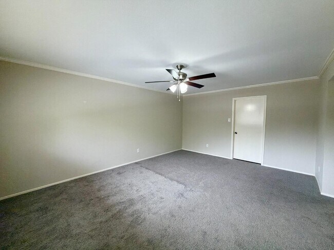 Building Photo - 12959 Trail Hollow Dr