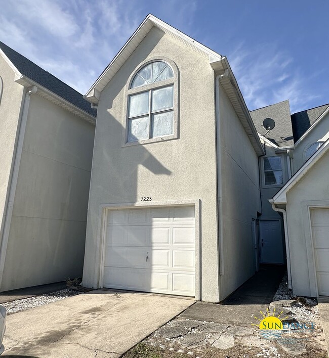 Building Photo - 3 Bedroom Townhome with Community Pools, Dock & Beach Access in Hidden Bay Village!