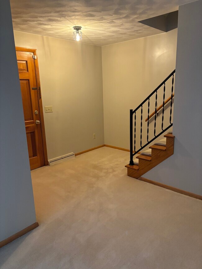 Building Photo - 3511 Becky Cir NW