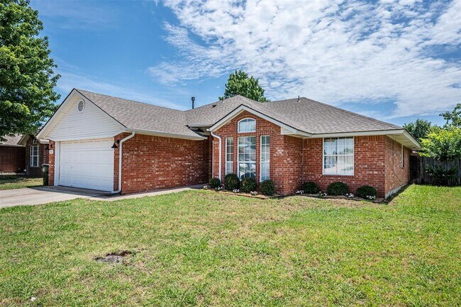 Building Photo - 1713 Sumac Dr