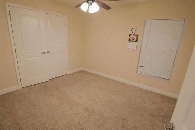 Building Photo - 2112 SE Holland St