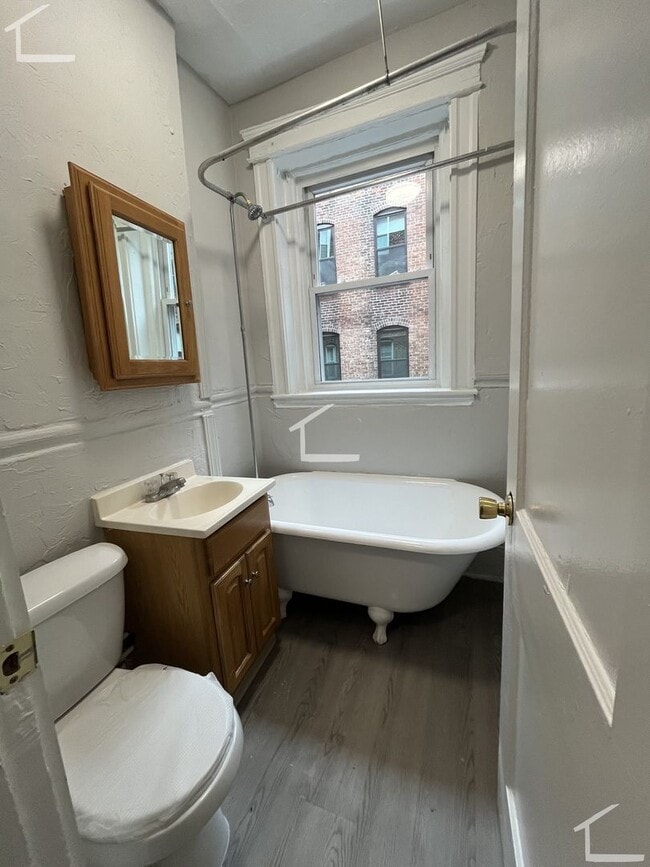 Building Photo - Royce Road