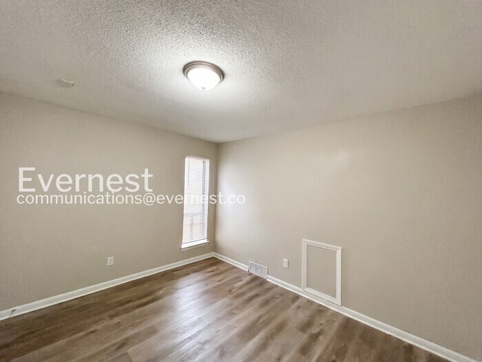Building Photo - 3333 Leschallas Dr