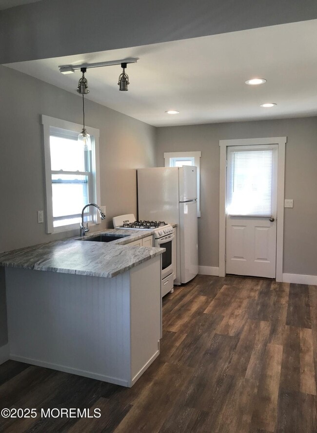 Building Photo - 36 Center Ave