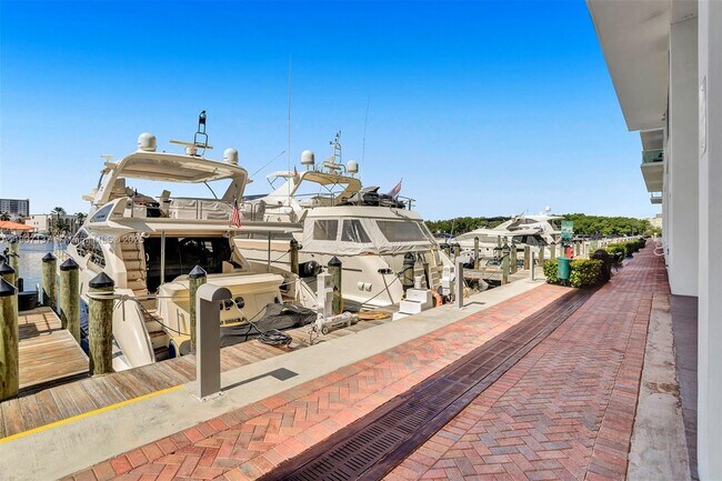 Building Photo - 400 Sunny Isles Blvd