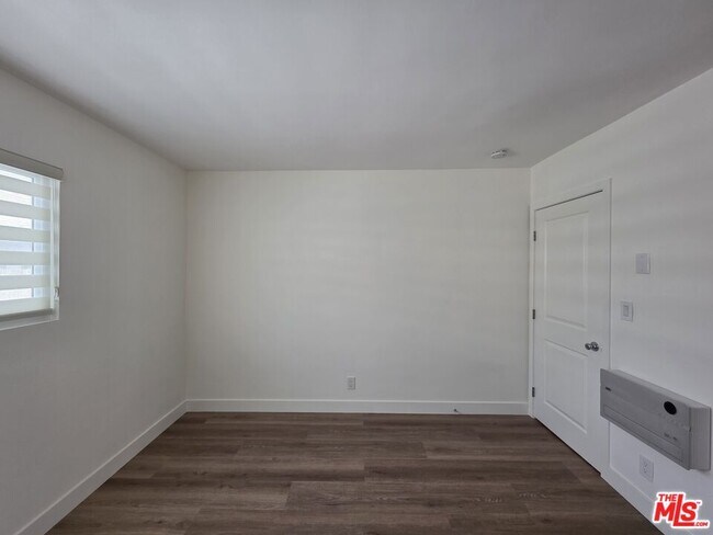 Building Photo - 517 N Francisca Ave