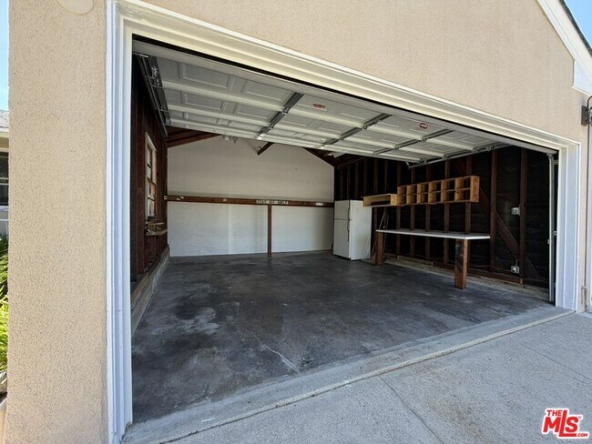 Building Photo - 7301 Dunfield Ave