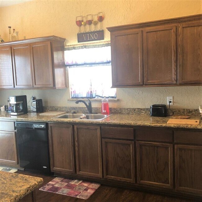 Building Photo - 214 Texas St