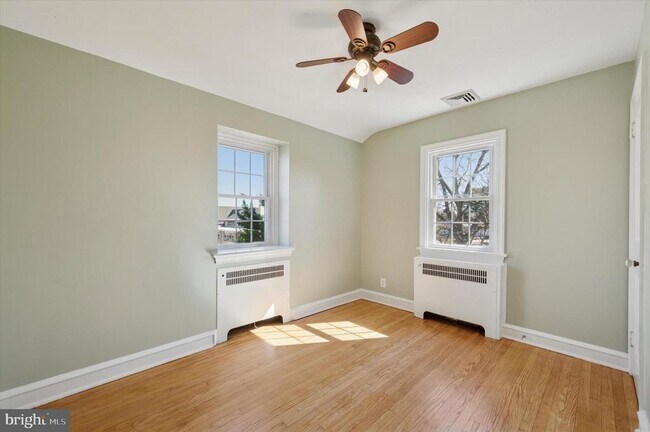 Building Photo - 1156 Garfield Ave