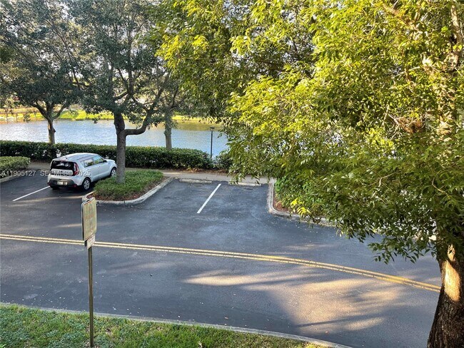 Building Photo - 2541 Centergate Dr