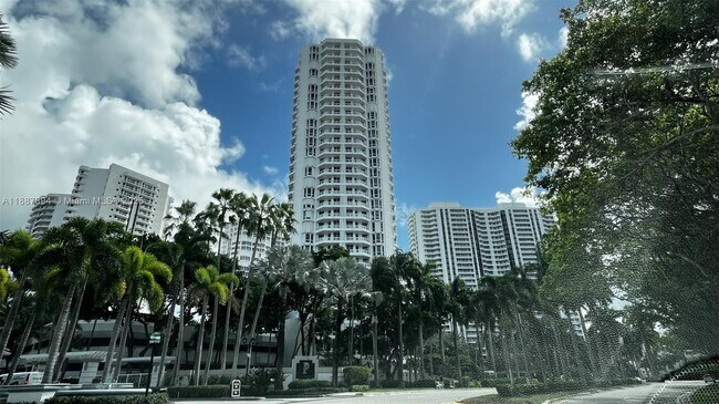 Building Photo - 21150 Point Pl