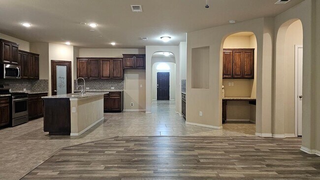 Building Photo - 6613 Hall of Fame Blvd