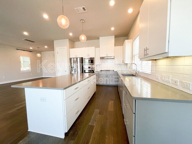 Building Photo - 6112 Seville Dr