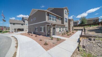 Building Photo - Great Townhome in Cumbre Vista