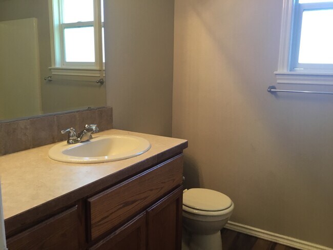 Building Photo - Beautiful & Spacious Four Bedroom Meridian Home!!!