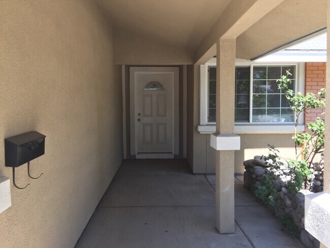 Building Photo - Sparks 4 Bedroom Single Story House - 1 Ca...