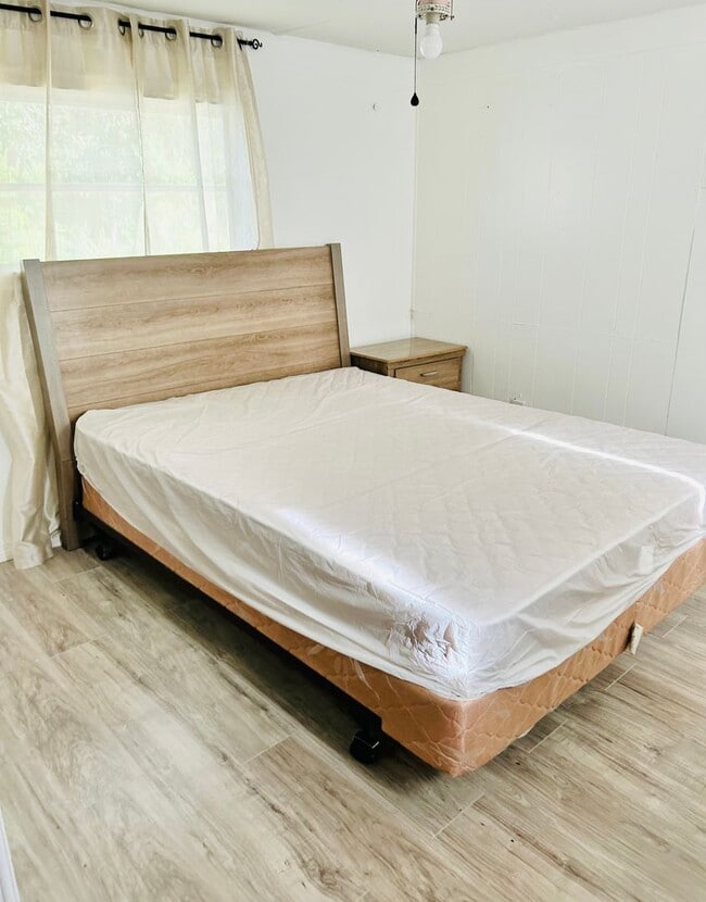 Building Photo - COMPLETELY RENOVATED MOBILE HOME