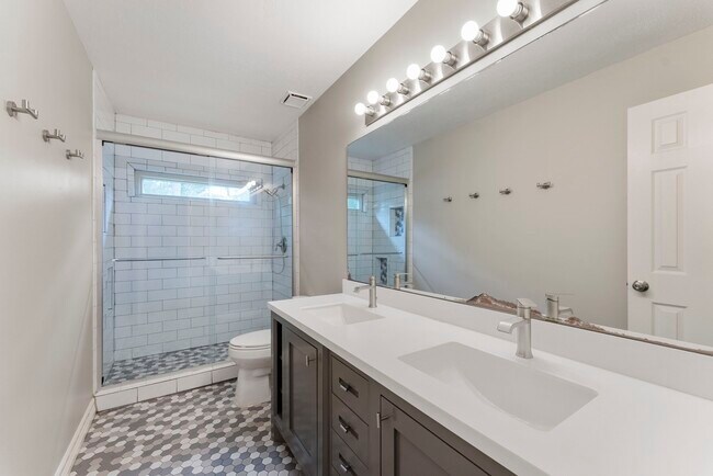 Building Photo - 27 W Stony Bridge Ct
