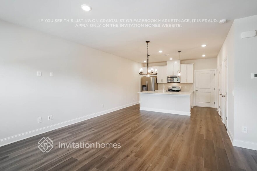 Building Photo - 239 River Rock Dr