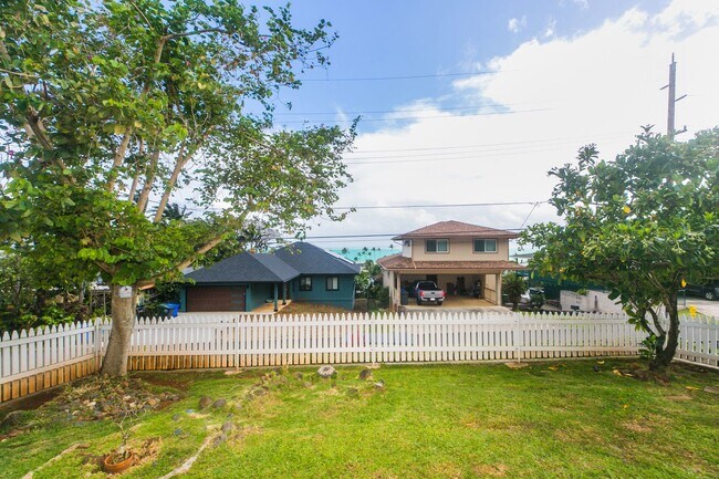 Building Photo - Lulani Ocean (Kaneohe) Single family home: 3-bed, 2 full bath now available for rent ! (Pet frien...