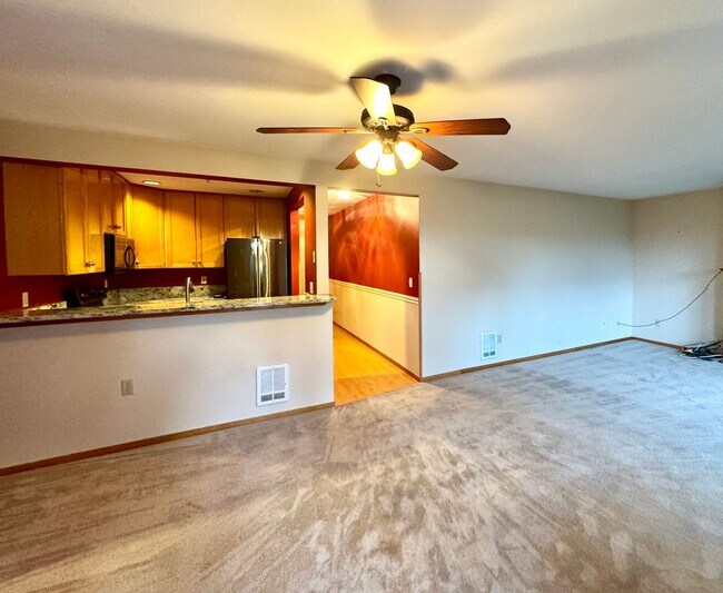 Building Photo - In town Kingston, walking distance to the Seattle and Edmonds ferry, main floor condo