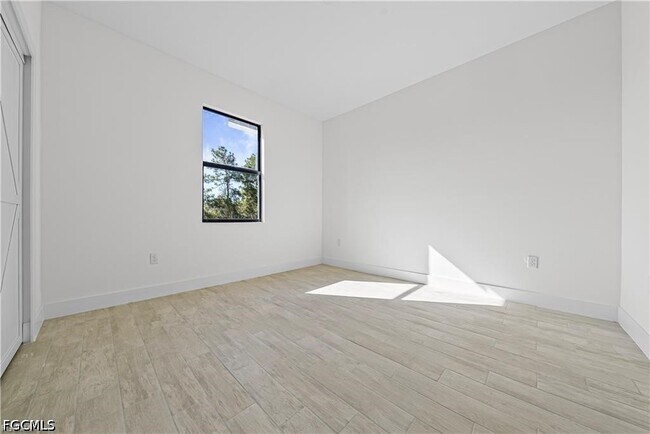 Building Photo - 2220 Kenneth Ave S
